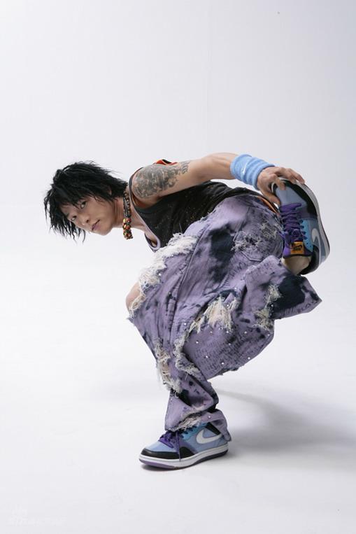 资料图片:韩国舞王poppin贤俊精彩写真(21)