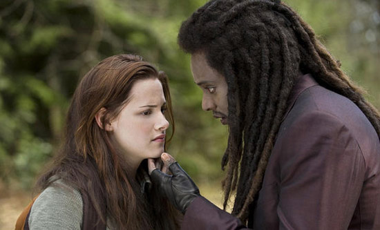 图文:《暮光之城2》剧照--贝拉与吸血鬼劳伦特