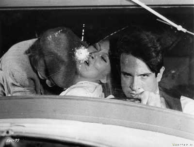 罗密欧和朱丽叶在逃亡的车