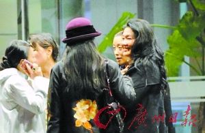 张兰在自己的会所见亲家