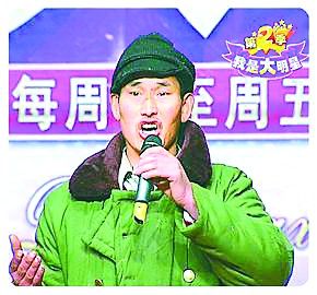 迅速走红的“大衣哥”