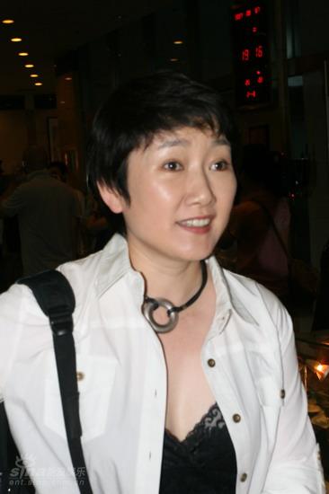 图文:《妈妈咪呀》首演受明星追捧-成方圆