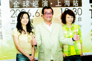 张靓颖（左）和袁泉（右）虽然换了“伴”，却仍得李宗盛的力挺