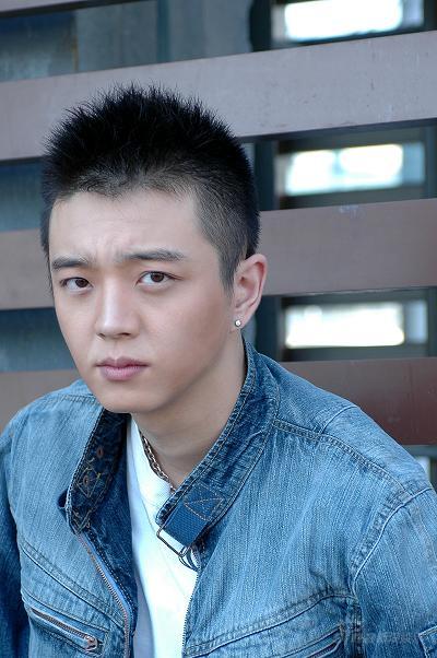 话剧混世演员王伟男