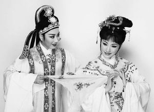 郑国凤、王志萍（右）主演《西园记》