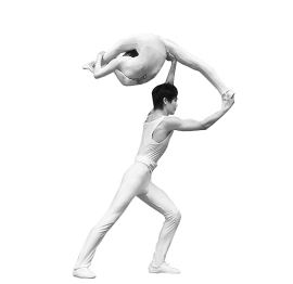 “台上一分钟，台下十年功”，杂技演员在日常训练中所吃的苦头是常人难以想象的。 （资料图片）