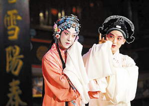 坂东玉三郎出演《牡丹亭》。