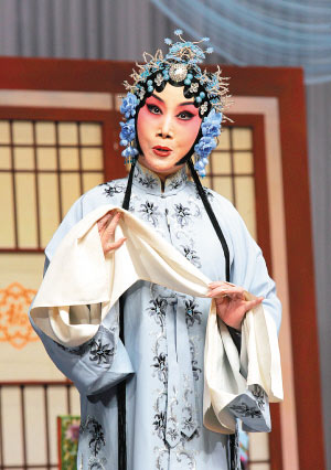 薜亚萍扮演刘兰芝