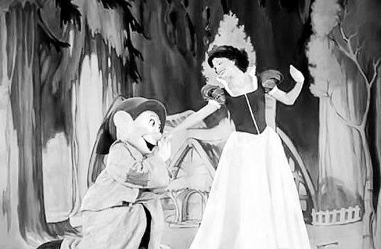 迪士尼经典形象“白雪公主和七个小矮人”