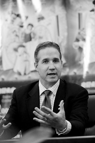 制作方菲尔德娱乐公司亚太区副总裁迈克