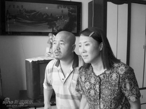 在电视剧《乡村名流》中，孙立荣跟王小利合演夫妻。