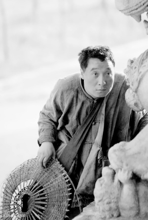 张小飞在《关东大先生》中饰演赵春安