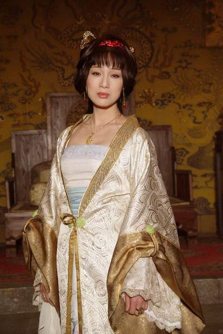 《杨贵妃》饰武惠妃   2005年《一轮明月》饰弘一法师母亲   主要电视