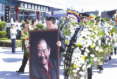 学生送别恩师