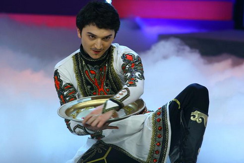 "舞蹈王子"玉米提 《动画城》开春特辑展舞姿