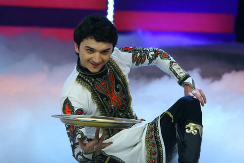 "舞蹈王子"玉米提 《动画城》开春特辑展舞姿