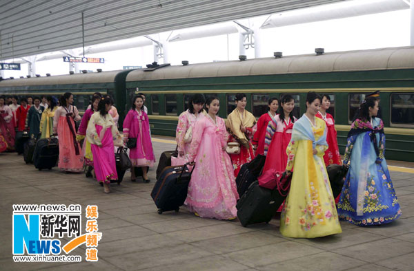 朝鲜版《红楼梦》剧组赴京 新华社发（陈浩 摄）