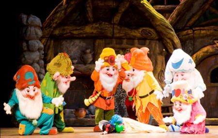 《白雪公主-七色光》剧照