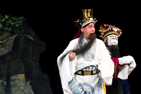 言兴朋和尚长荣这对久违的搭档昨晚尽情“飚戏”。 早报见习记者 王辰 图