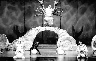 儿童剧《小蝌蚪找妈妈》在琴台大剧院上演。记者陈亮 摄