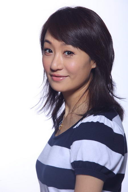 中国国家话剧院演员.1997年毕业于中央戏剧学院表演系.