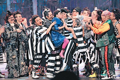 森美负伤演出10场与小仪亲吻谢幕落泪 图 手机新浪网