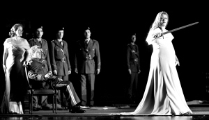 《指环》昨在沪最后一场演出剧照 本报记者　　郭新洋 摄