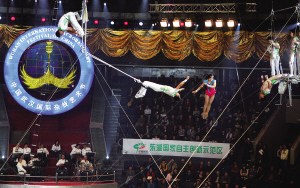 朝鲜杂技《空中飞人》