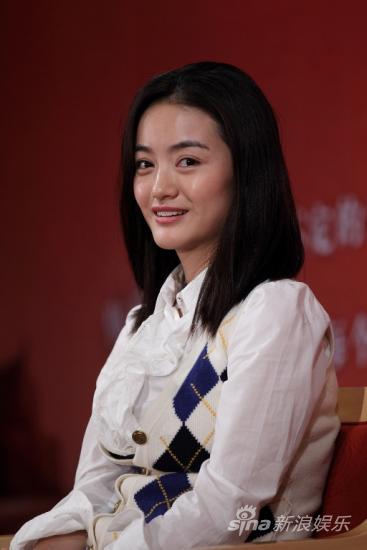 此前热播剧《潜伏》中"晚秋"的扮演者——朱杰