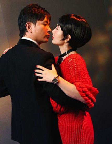 谢君豪携手何超仪 《情话紫钗》揭幕人艺精品展