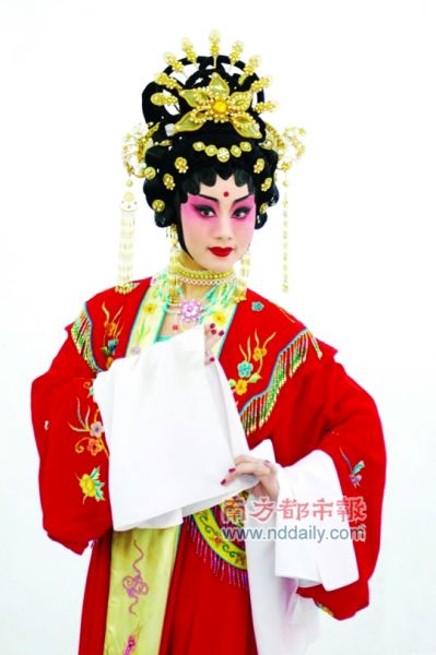 广东粤剧院青年团,今年春班好旺台,各乡镇争住请佢哋做大戏,因为钟意