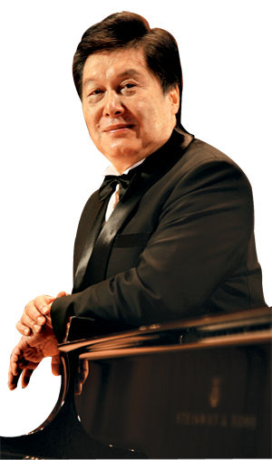 钢琴大师殷承宗
