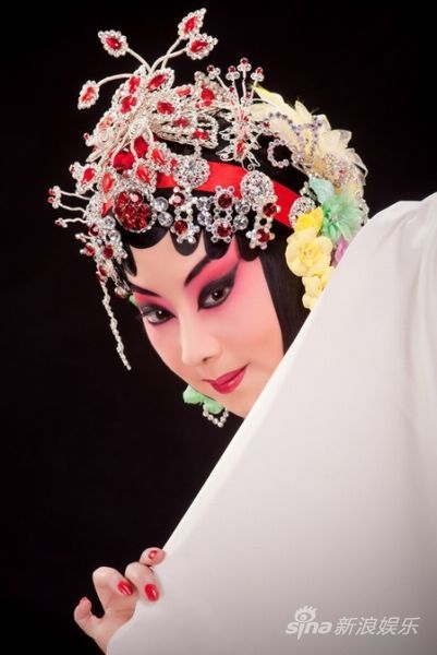 北京京剧院复排《翠屏山》 索明芳苦练10年跷功