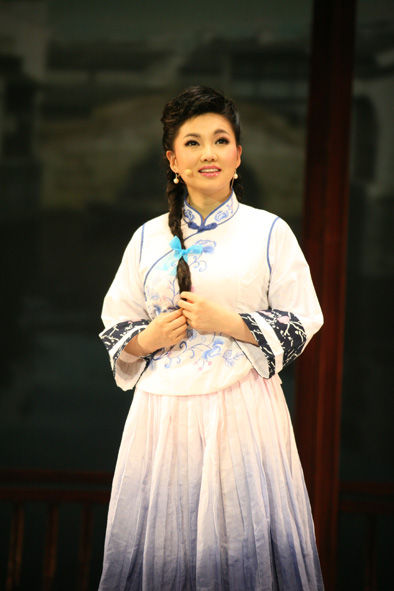 资料介绍:音乐剧《二泉吟》主演-王莉