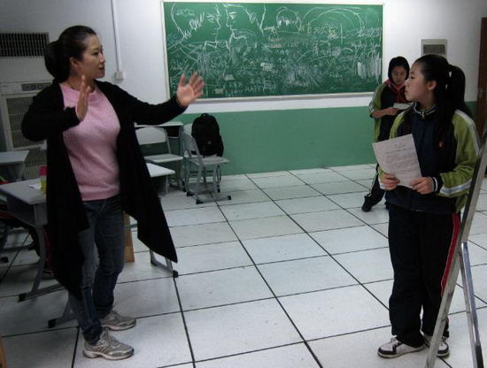 活动信息:李晨涛为中学生排演校园剧