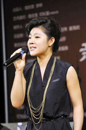 王静演唱邓丽君金曲。