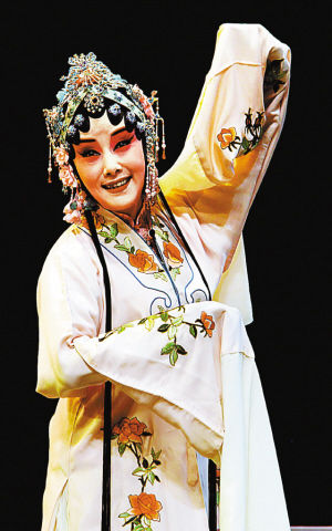 “梅花奖”得主张志红将来深出演《牡丹亭》中的杜丽娘。（资料图片）