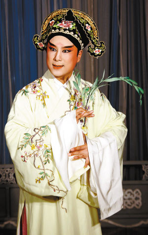 浙昆版《牡丹亭》中的柳梦梅将由当家小生李公律饰演。（资料图片）