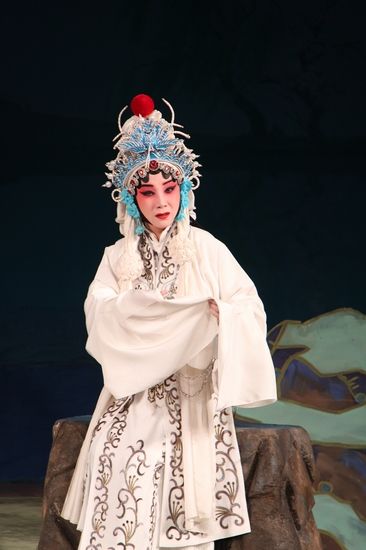 赵群（国家一级演员）饰《白蛇传》中的白素贞。