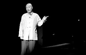 陈佩斯曾在喜剧节上发表见解。晨报记者 柴春霞摄