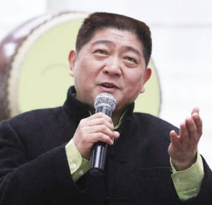 王汝刚为市民做讲座(资料图)