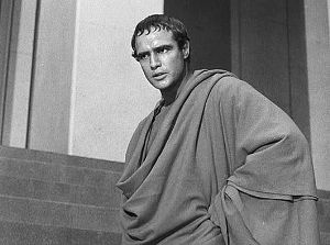 马龙·白兰度在《恺撒大帝》中饰演安东尼　