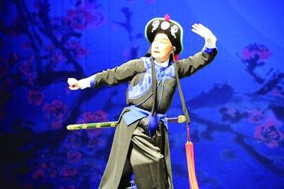 裴艳玲演出昆曲《林冲夜奔》选段《折桂令》（资料图）