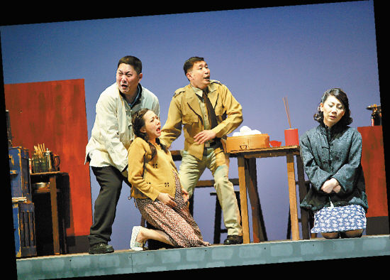 《宝岛一村》剧照,右二为屈中恒