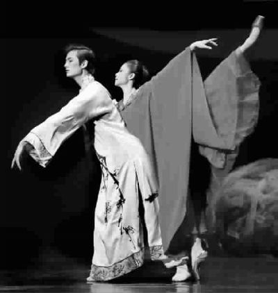 芭蕾舞剧《牡丹亭》演出照 记者 郭新洋 摄