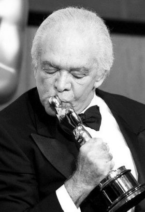 马丁-理查兹1932.3.11-2012.11.26 生于美国纽约(资料图)