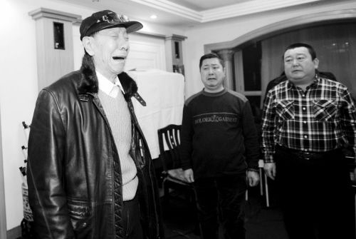 杨振华失声痛哭