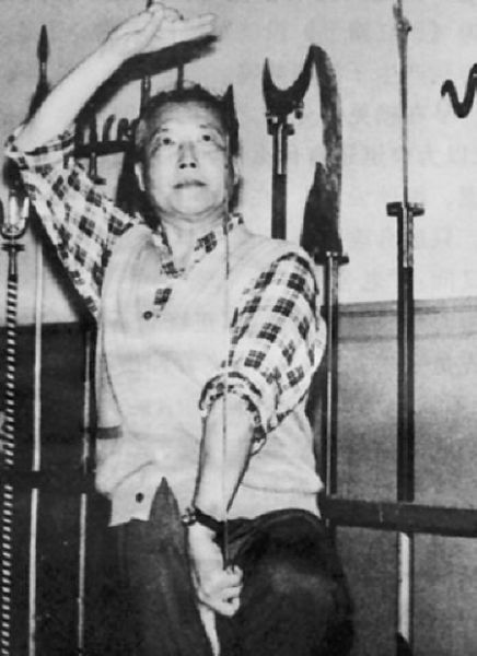 闲时不忘练功。