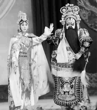 尚长荣、史依弘分别扮演楚霸王与虞姬记者 胡晓芒 摄