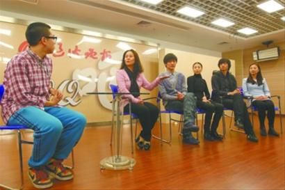 辽宁芭蕾舞团曲滋娇团长带领吕萌、焦洋、王韵、赵媛四大芭蕾明星做客辽沈晚报